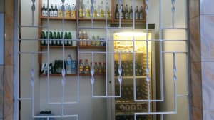 thumbnail: Bar (on property)