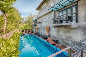 thumbnail: Outdoor pool