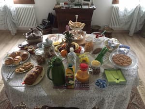 thumbnail: Breakfast area
