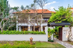 thumbnail: Front of property
