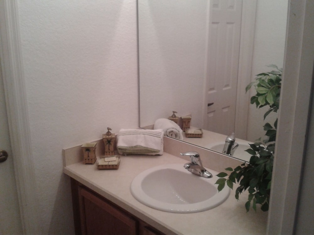 Bathroom sink