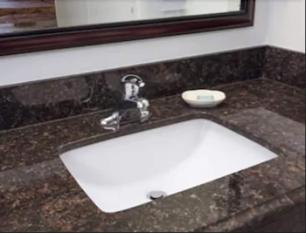 Bathroom sink