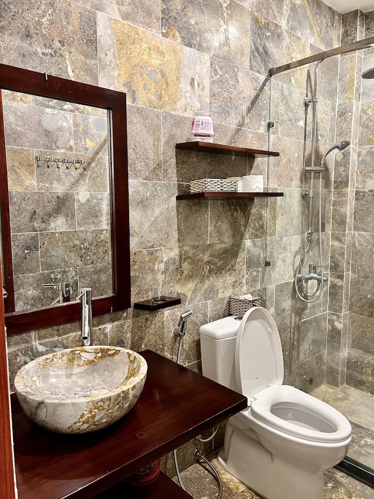 Bathroom amenities