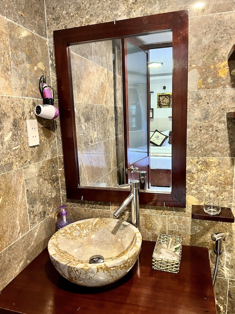 Bathroom amenities