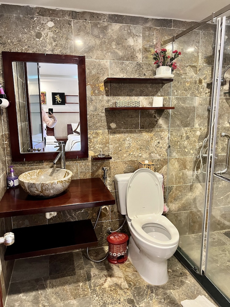 Bathroom sink
