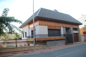 thumbnail: Front of property