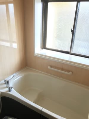 thumbnail: Deep soaking bathtub