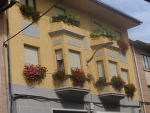 thumbnail: Front of property