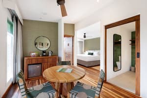 thumbnail: Front of property