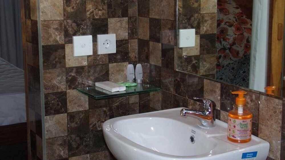 Bathroom sink