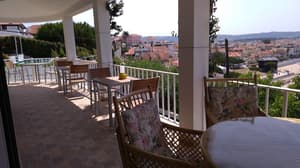 thumbnail: Outdoor dining