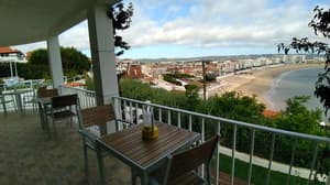 thumbnail: Outdoor dining