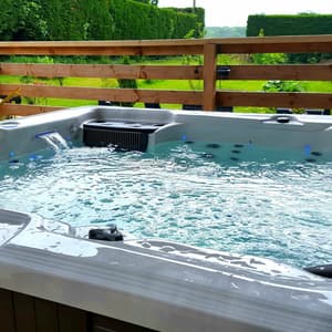 thumbnail: Outdoor spa tub