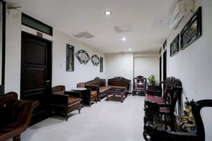 thumbnail: Lobby sitting area