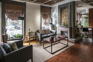 thumbnail: Lobby sitting area