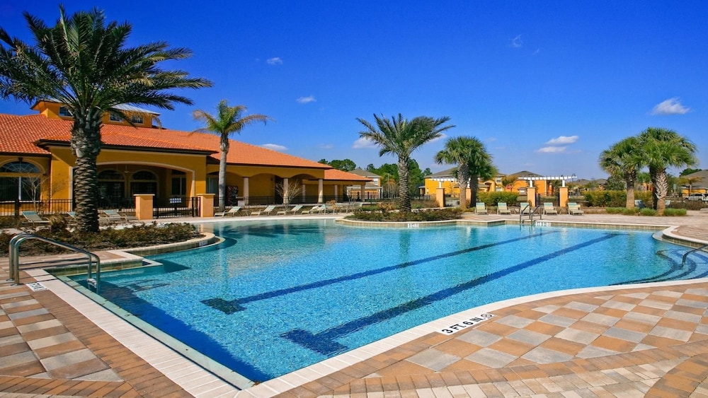 Exercise/lap pool