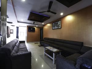 thumbnail: Lobby sitting area