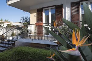 thumbnail: Exterior