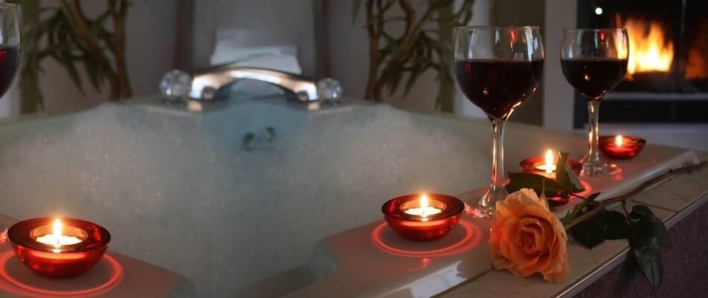 Deep soaking bathtub