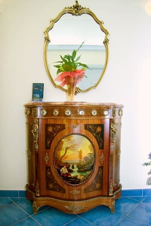 thumbnail: Interior detail