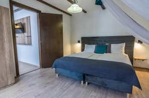 thumbnail: 448369114.jpg