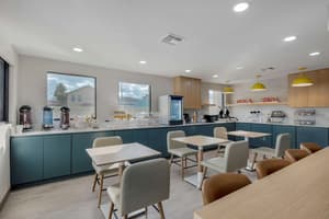 thumbnail: Breakfast area