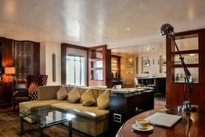 thumbnail: Club Lounge