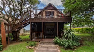 thumbnail: Front of property