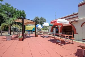 thumbnail: Outdoor dining