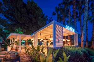 thumbnail: Outdoor dining