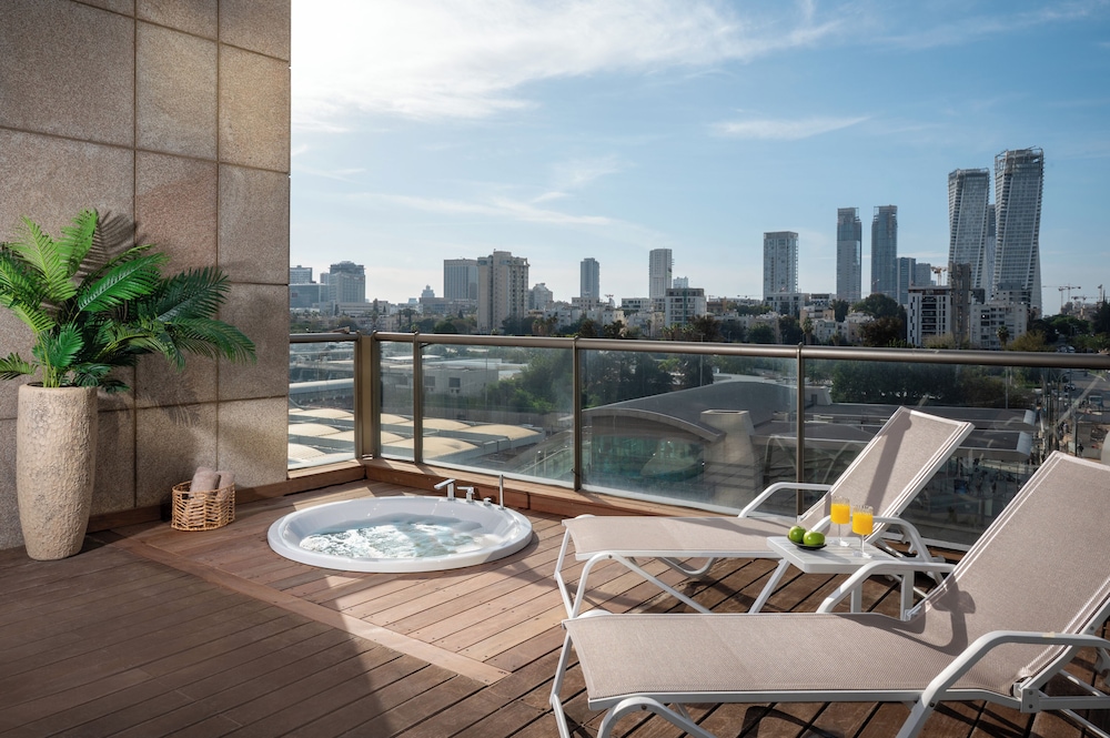 Private spa tub