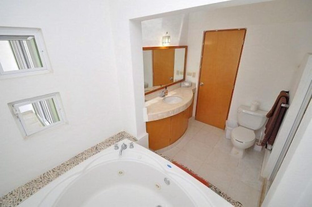 Jetted tub