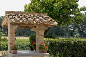 thumbnail: Exterior detail