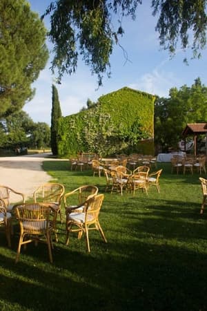 thumbnail: Outdoor dining