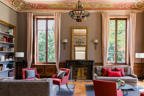 Libary Salon