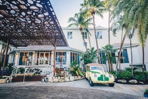 thumbnail: Bar (on property)