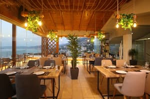thumbnail: Restaurant
