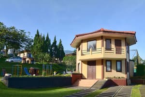thumbnail: Front of property