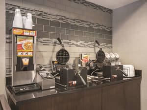 thumbnail: Breakfast area