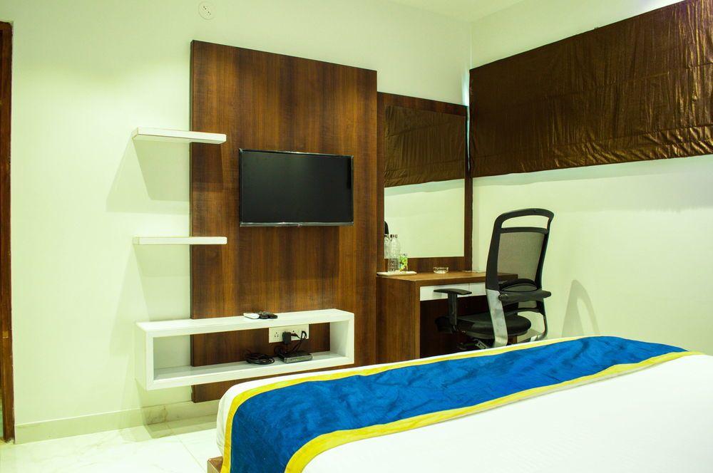 Oyo 5367 Near Outer Ring Road 8