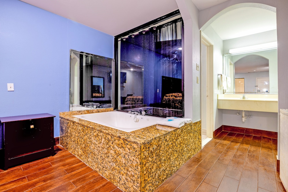 Jetted tub
