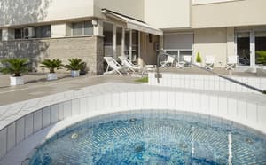 thumbnail: Exterior