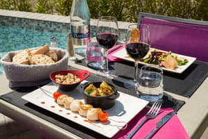 thumbnail: Outdoor dining