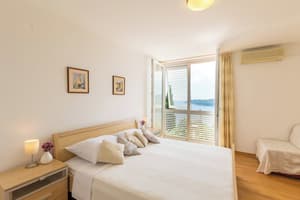thumbnail: Interior