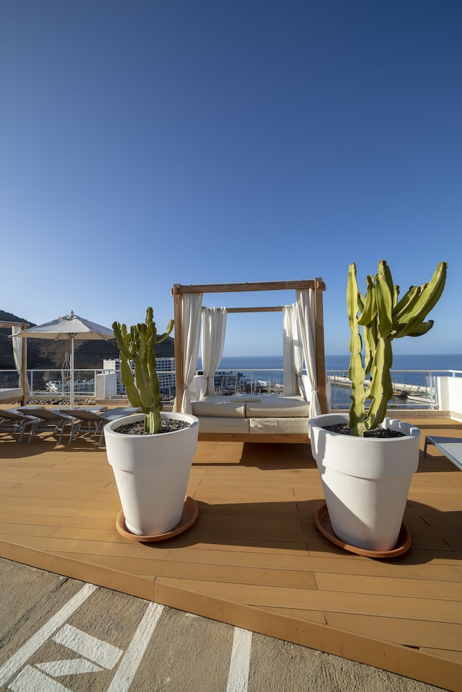 Sundeck