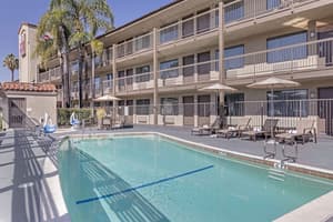 thumbnail: Outdoor pool