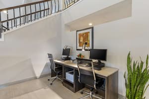 thumbnail: Business center