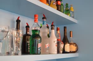 thumbnail: Bar (on property)