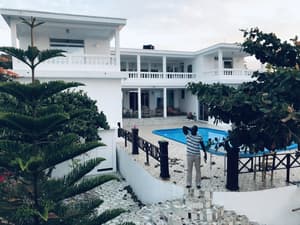 thumbnail: Exterior