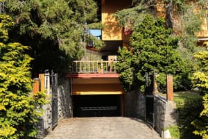 thumbnail: Property entrance